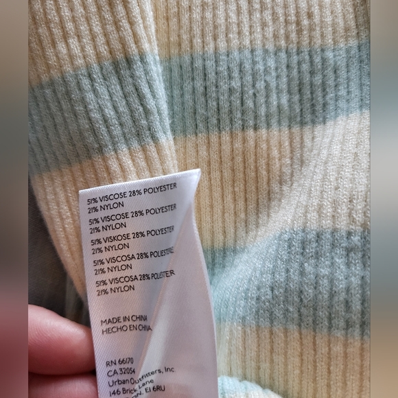 Mock turtle neck sweater from Anthropologie,  size small - Picture 5 of 6